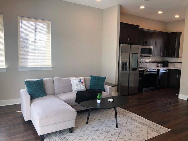 Fort Worth, TX 76104,324 Feliks Gwozdz Place #200