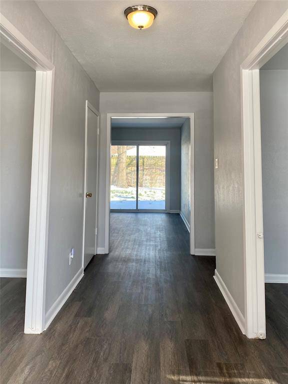 Bonham, TX 75418,2004 Blue Bird Circle