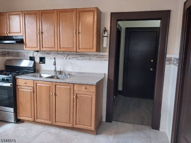 Newark City, NJ 07106,59 Grand Ave #2L