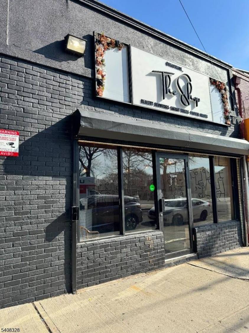 Newark City, NJ 07104,7 2nd Avenue