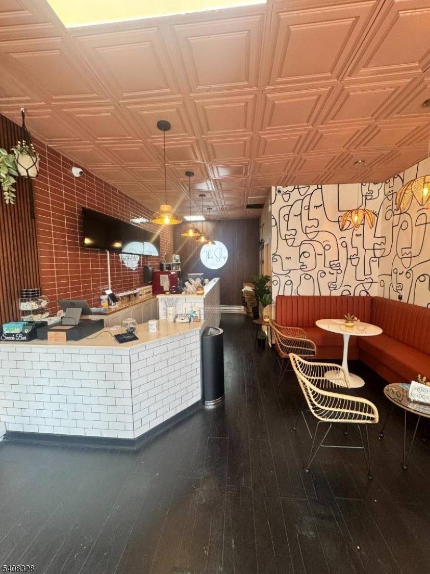 Newark City, NJ 07104,7 2nd Avenue