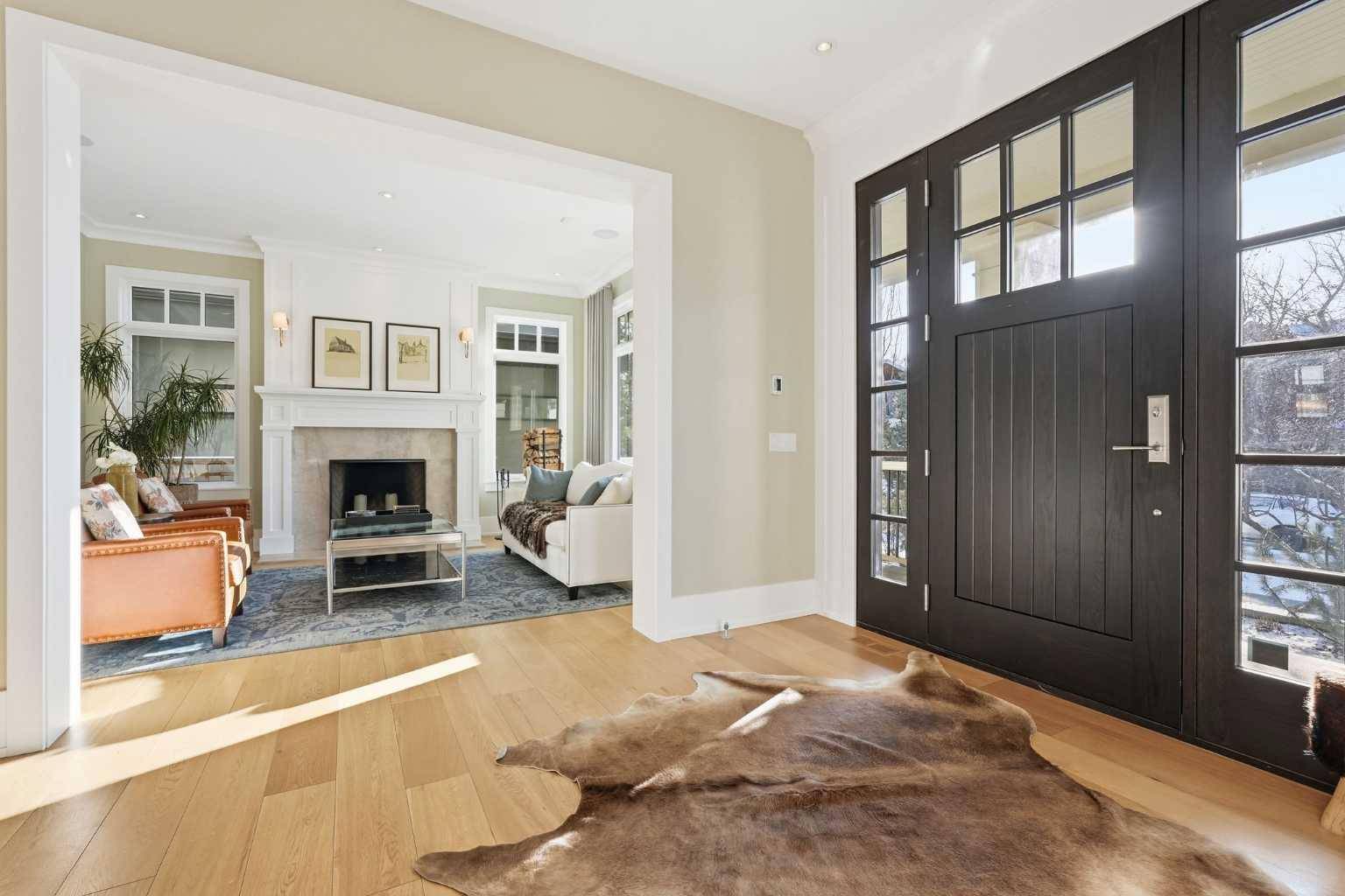 Calgary, AB T2S 0W5,214 39 AVE SW