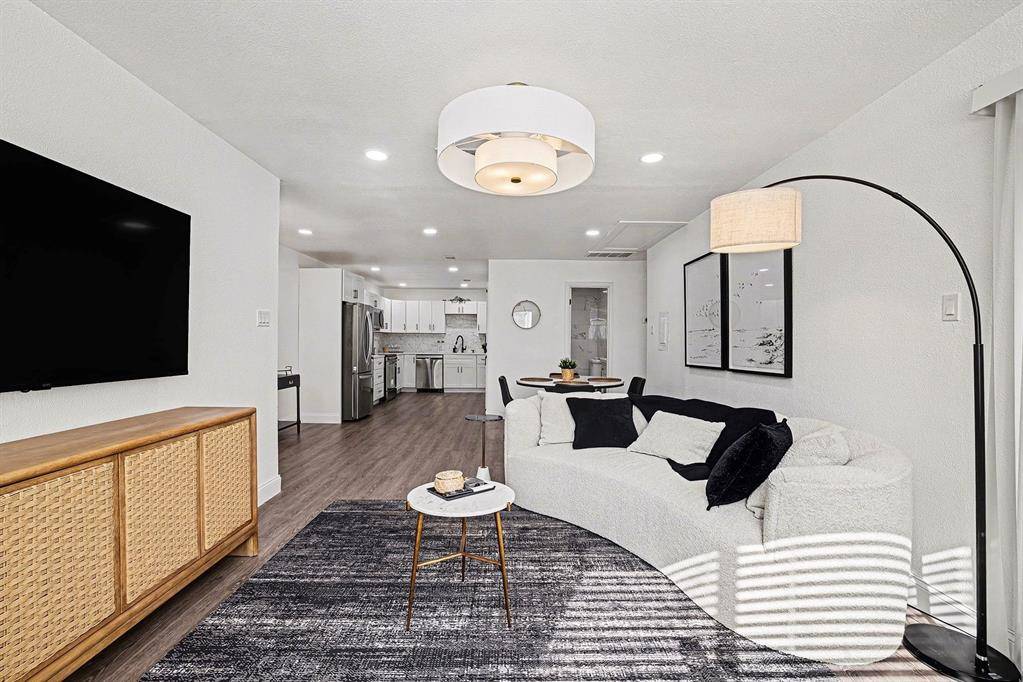 Hurst, TX 76053,718 E Pecan Street #718