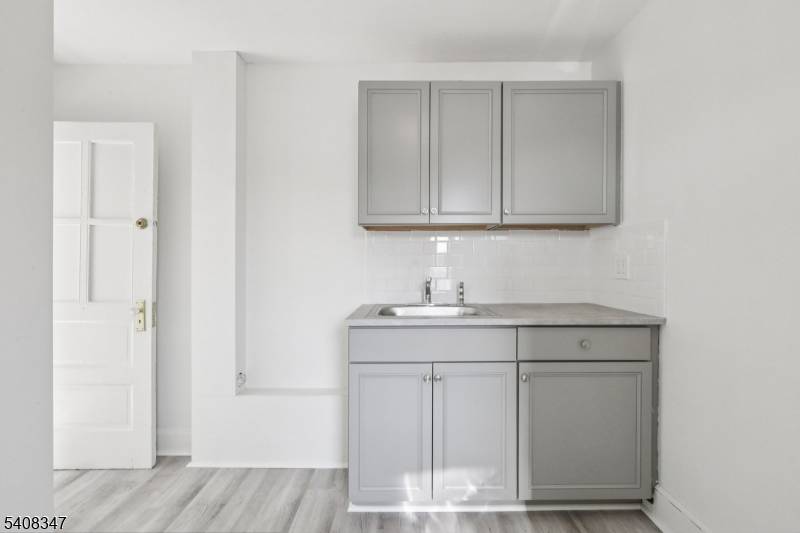 Bergenfield Boro, NJ 07621,66 N Washington Ave #2