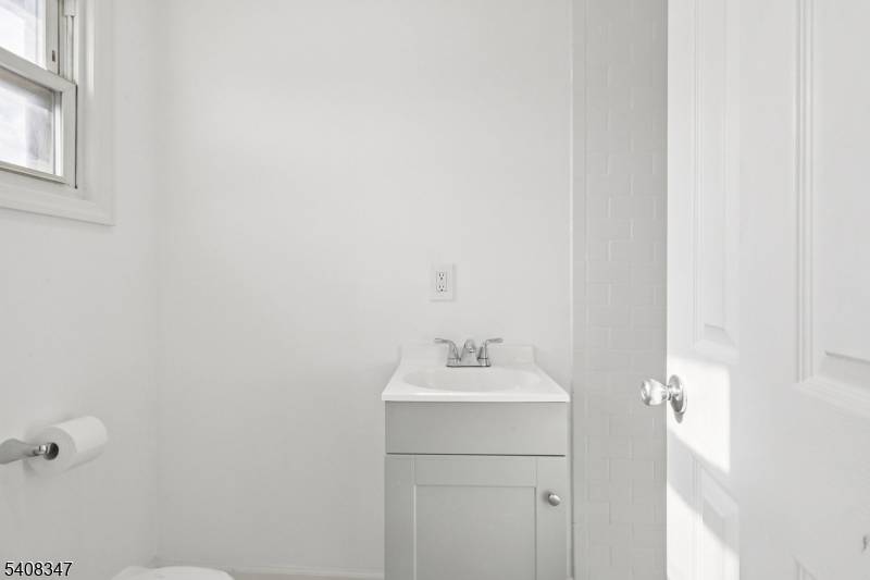 Bergenfield Boro, NJ 07621,66 N Washington Ave #2