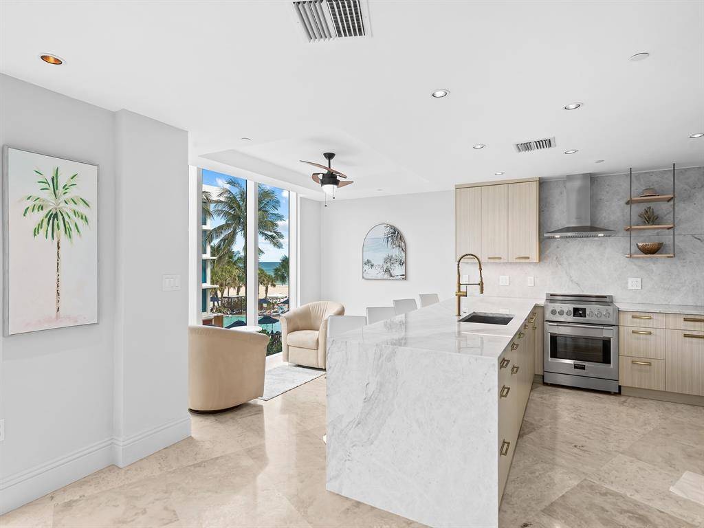 Fort Lauderdale, FL 33316,1200 Holiday Dr #208