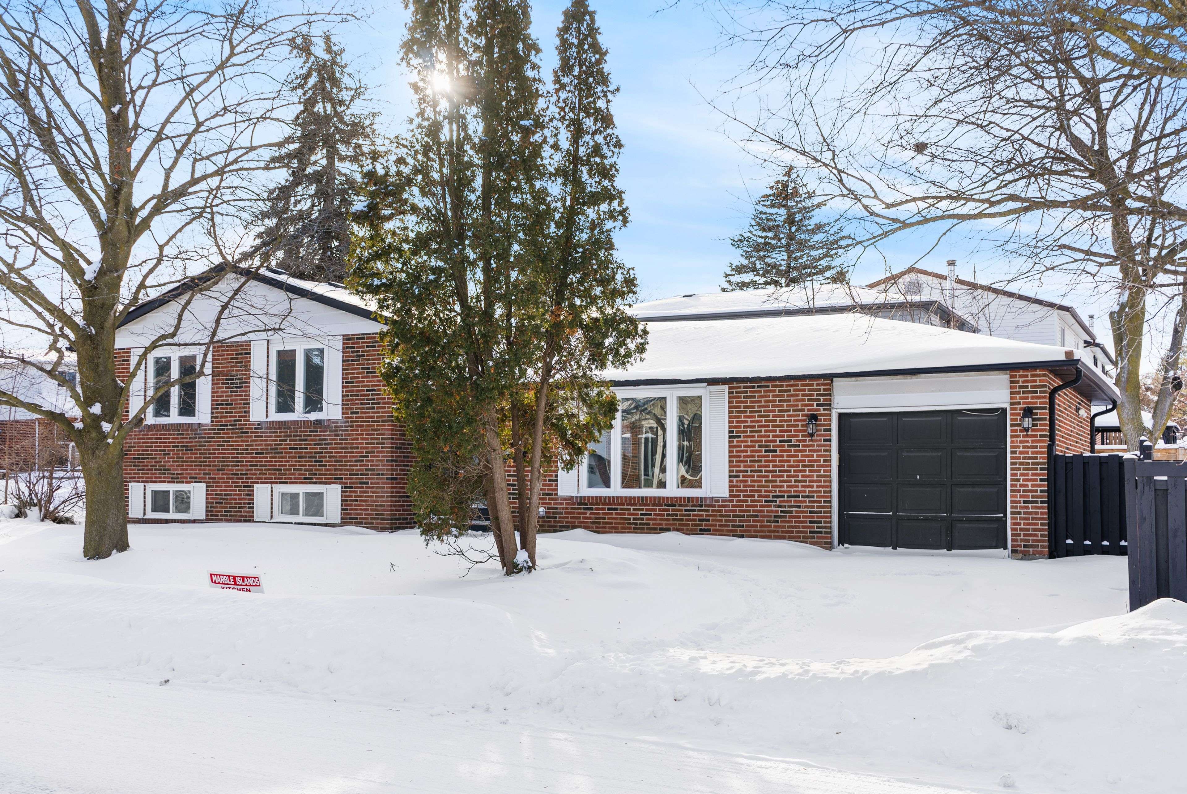 Newmarket, ON L3Y 1E2,246 Hodgson DR