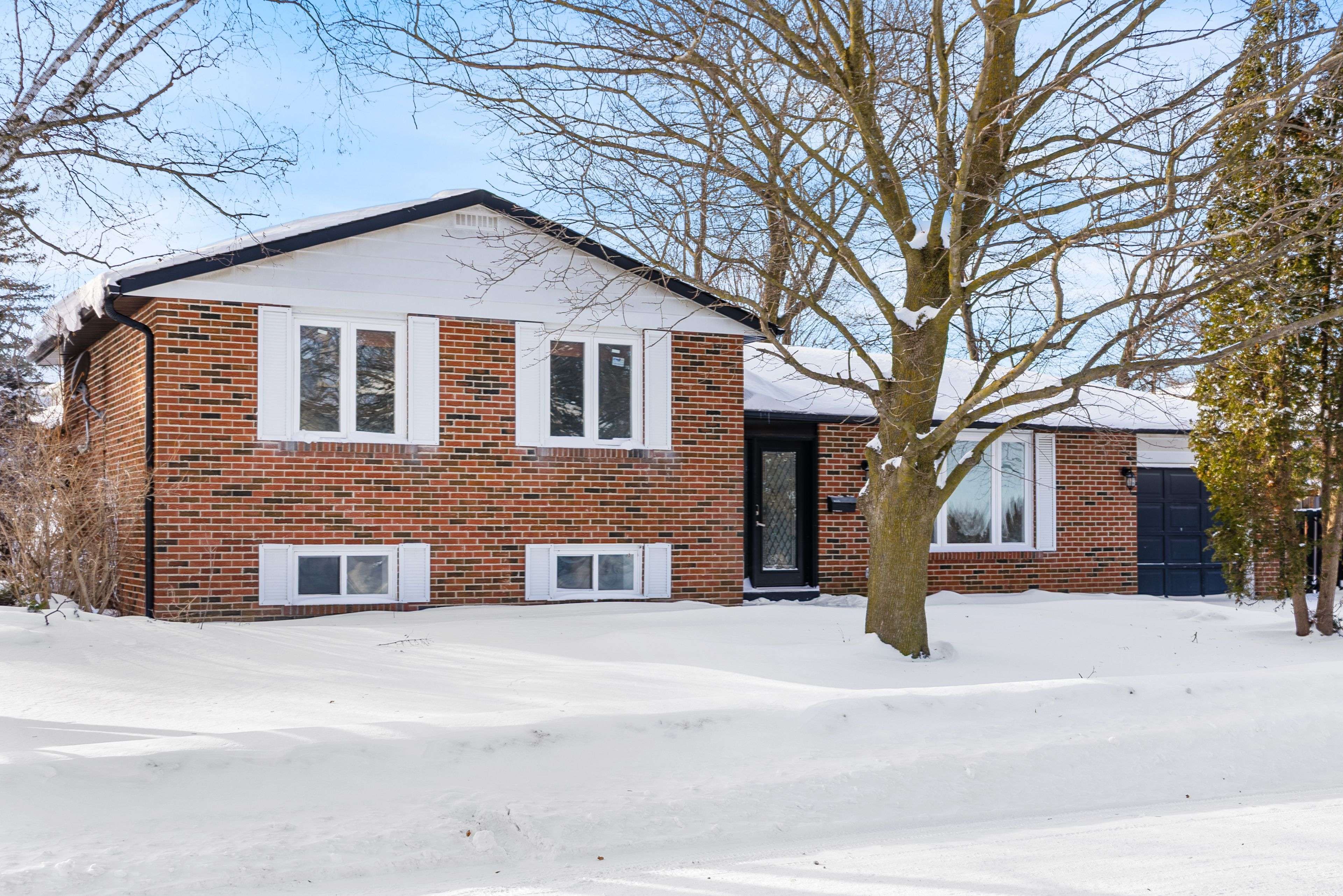 Newmarket, ON L3Y 1E2,246 Hodgson DR