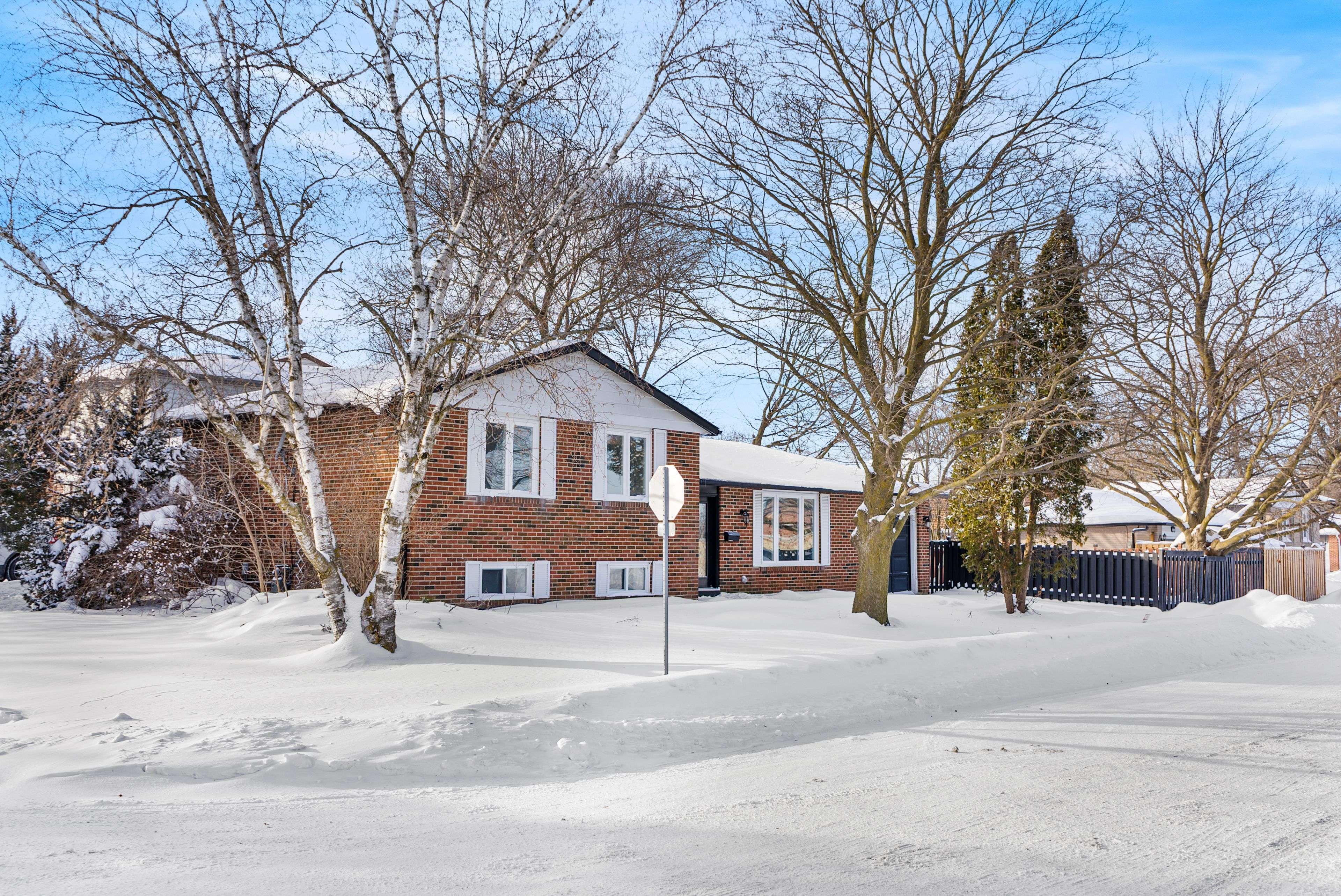 Newmarket, ON L3Y 1E2,246 Hodgson DR