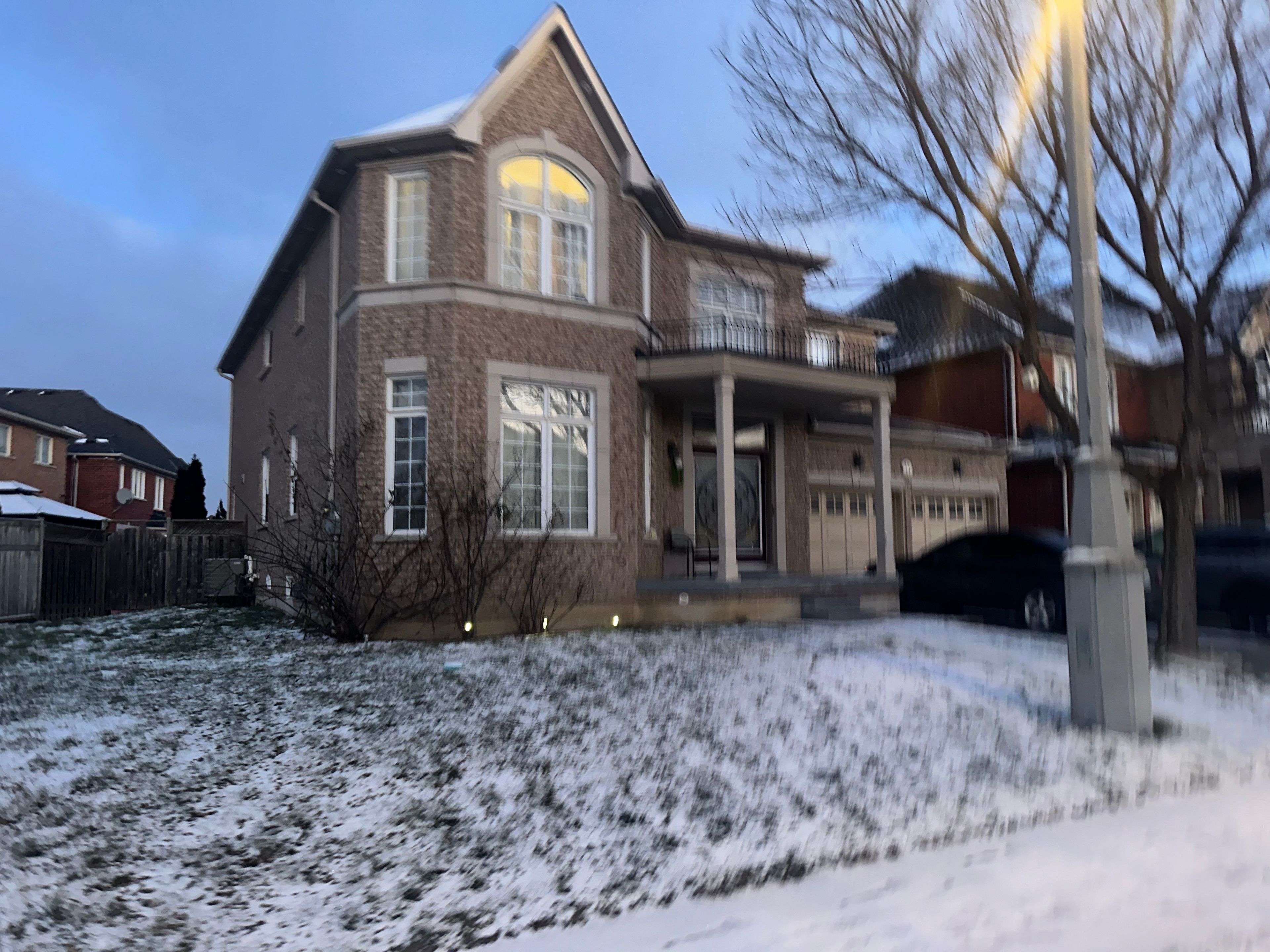 Brampton, ON L6R 3H4,11 Pine Landing TRL