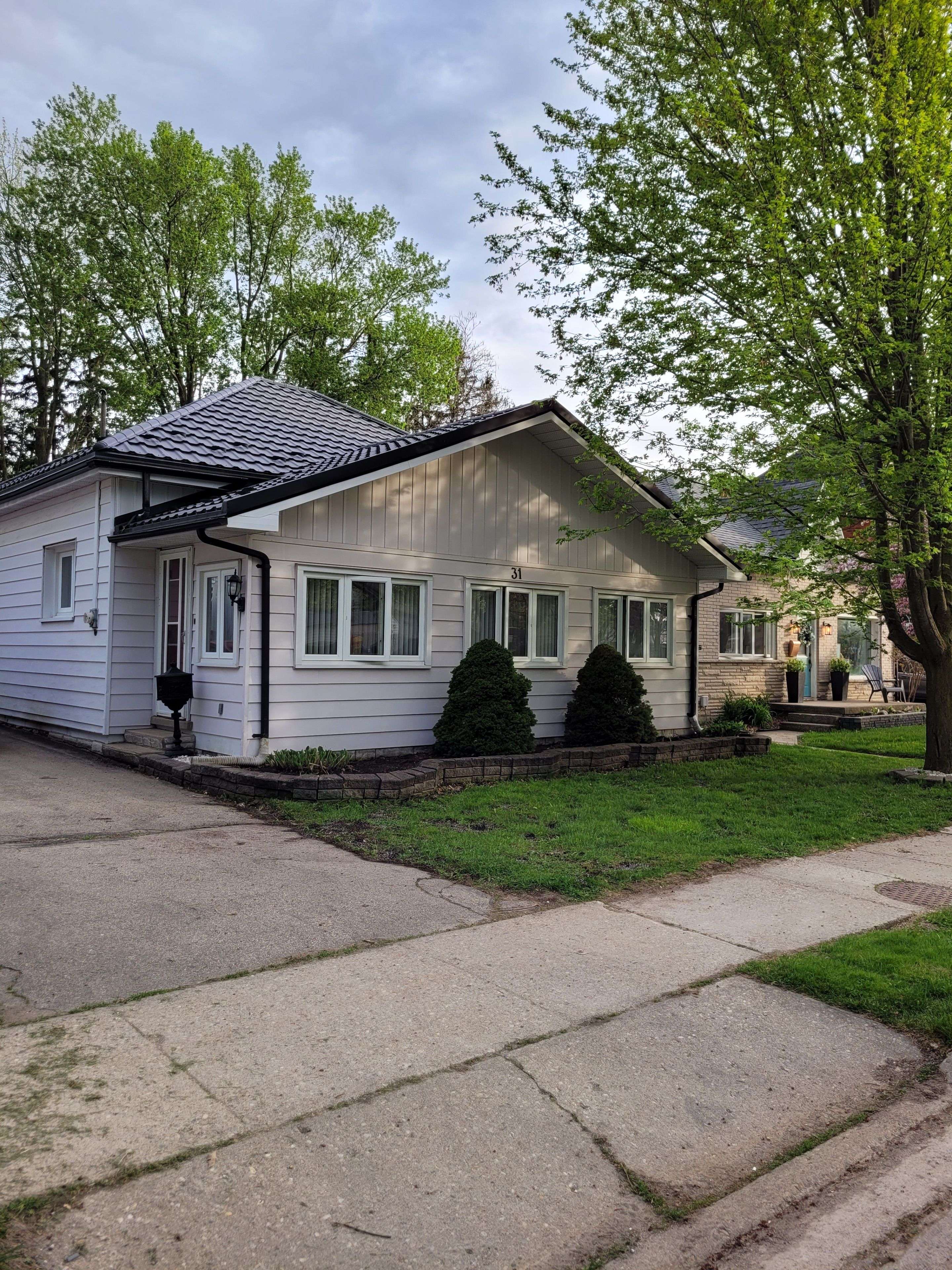 Stratford, ON N5A 2J3,311 Railway AVE