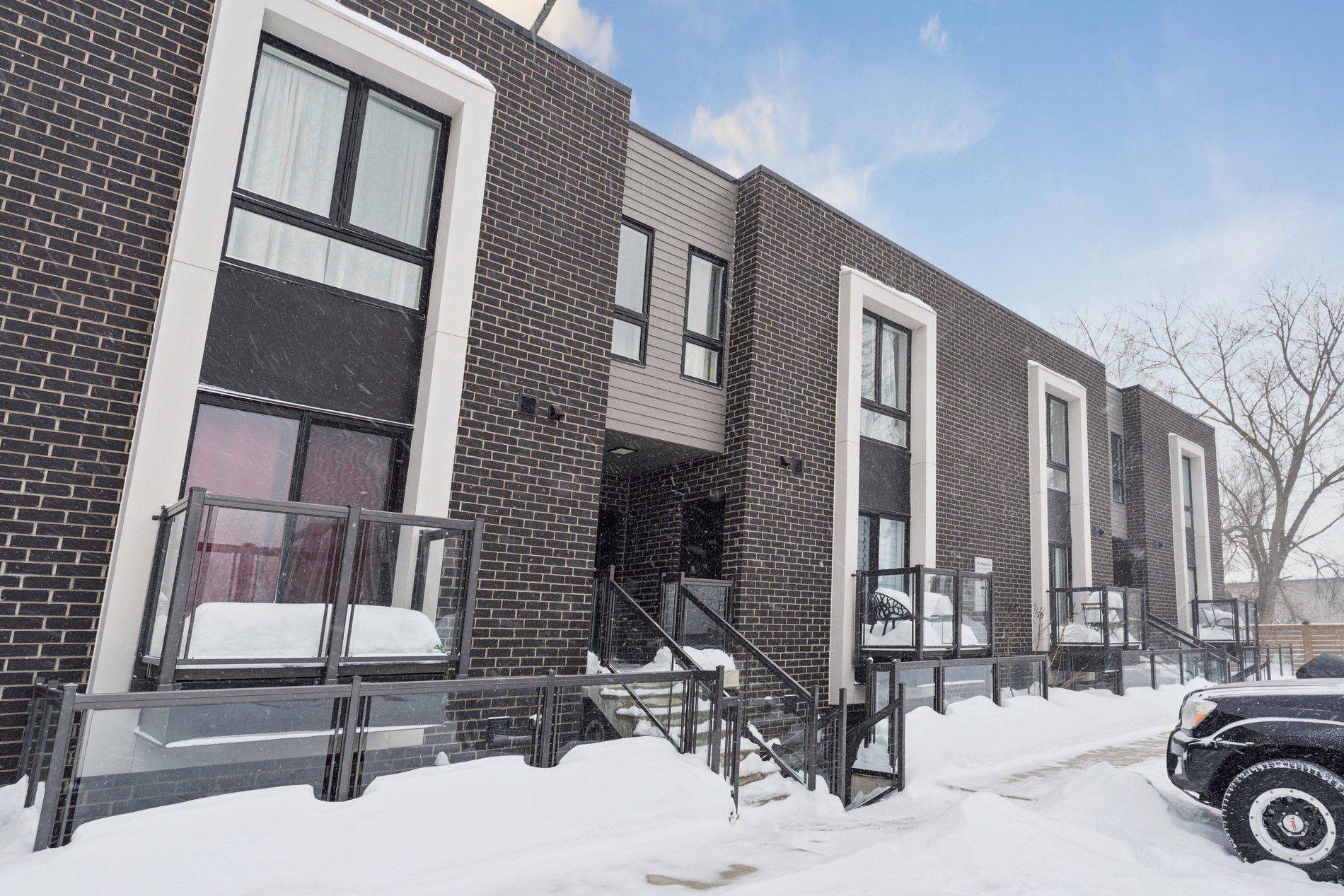 Niagara Falls, ON L2G 0Z7,6065 McLeod RD #204