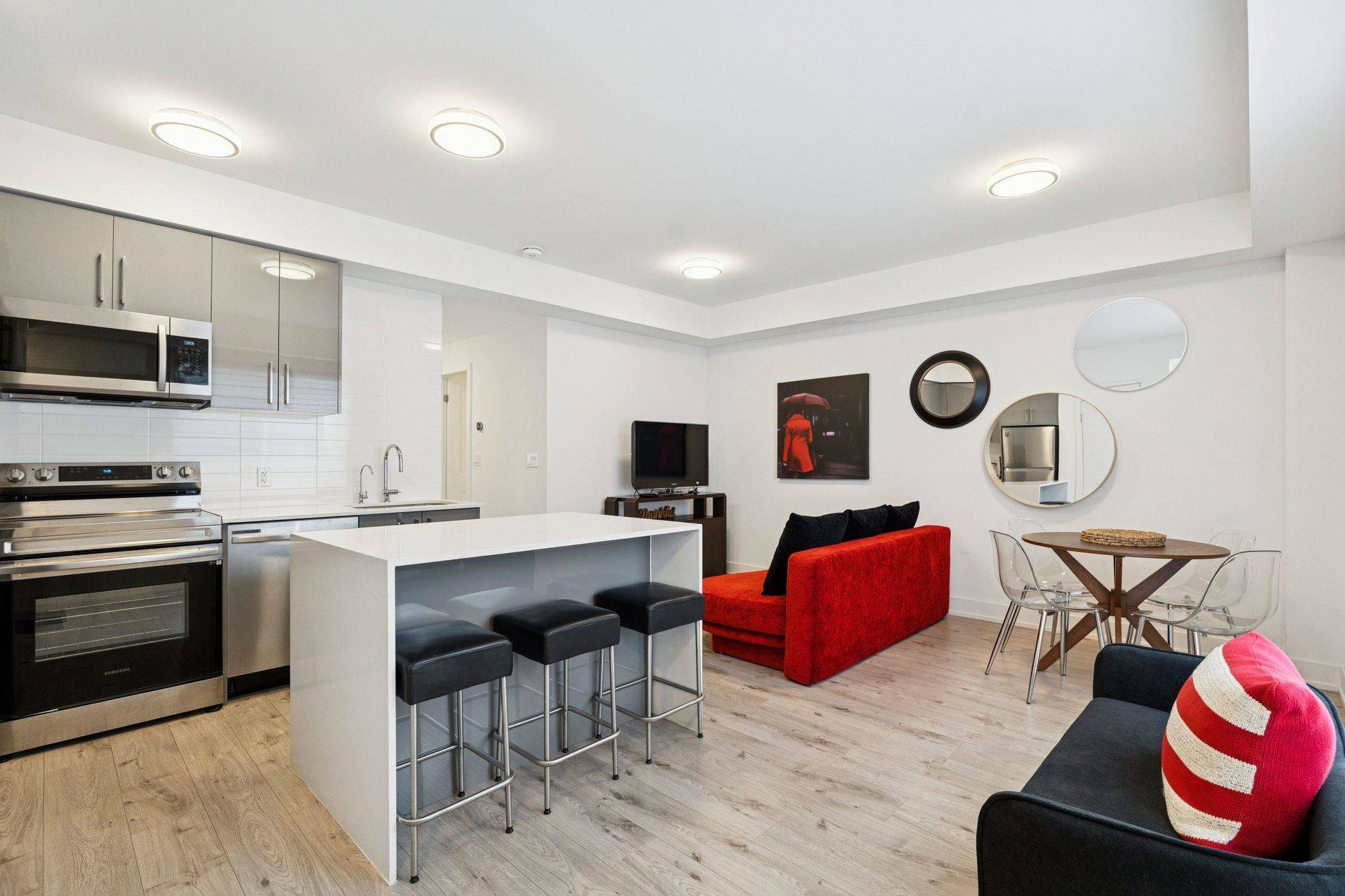 Niagara Falls, ON L2G 0Z7,6065 McLeod RD #204