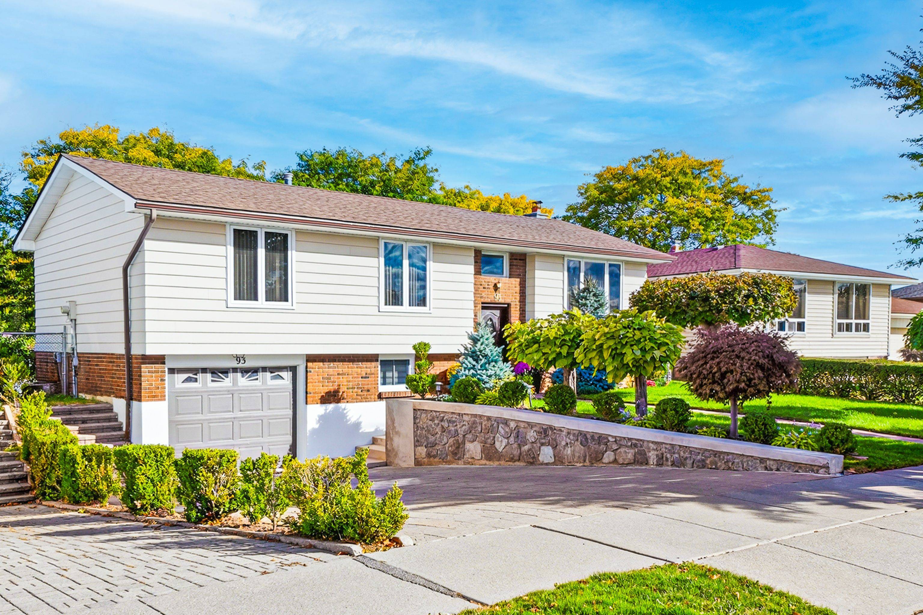 Hamilton, ON L8E 3G2,93 Deerhurst RD