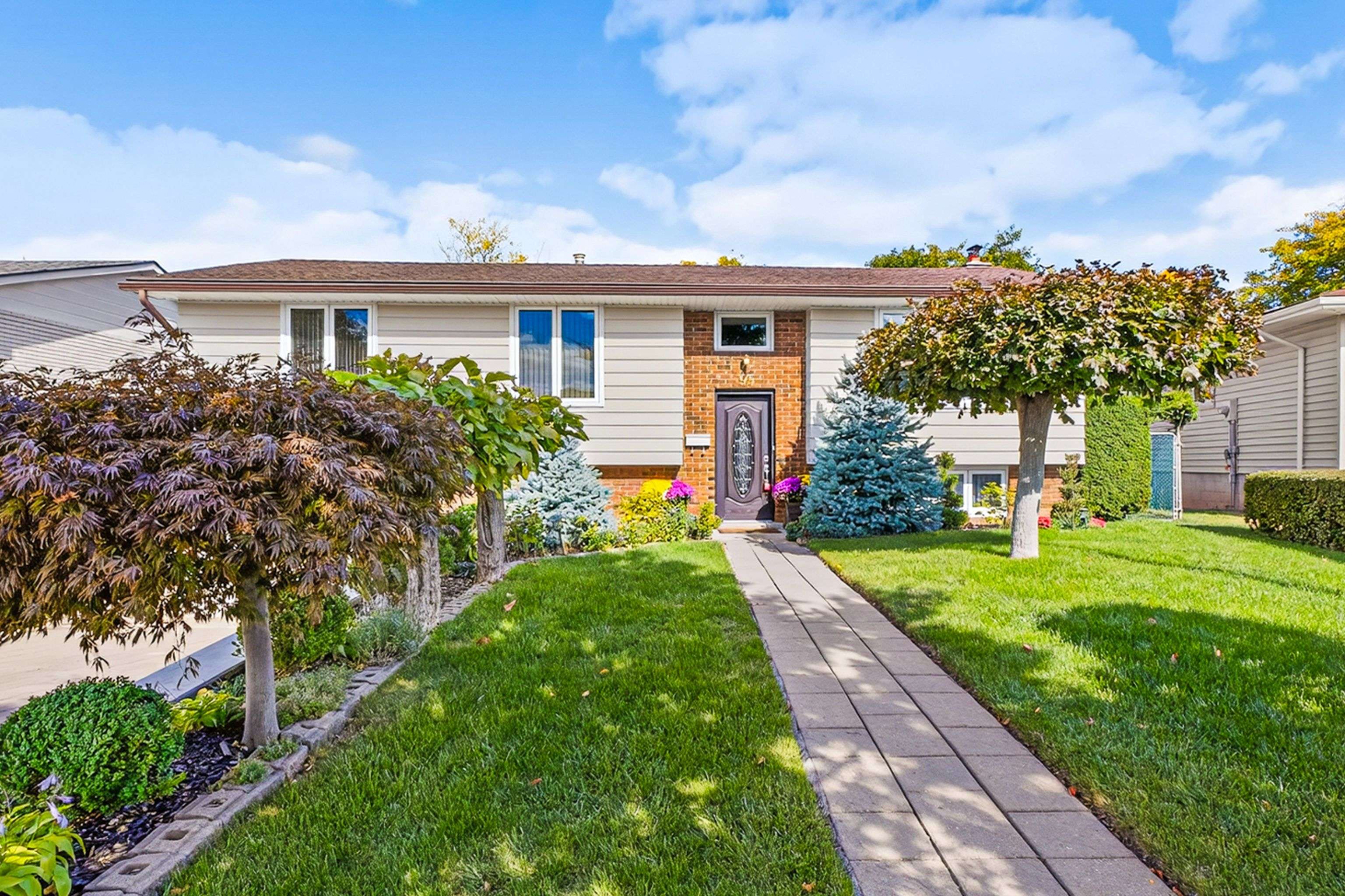 Hamilton, ON L8E 3G2,93 Deerhurst RD