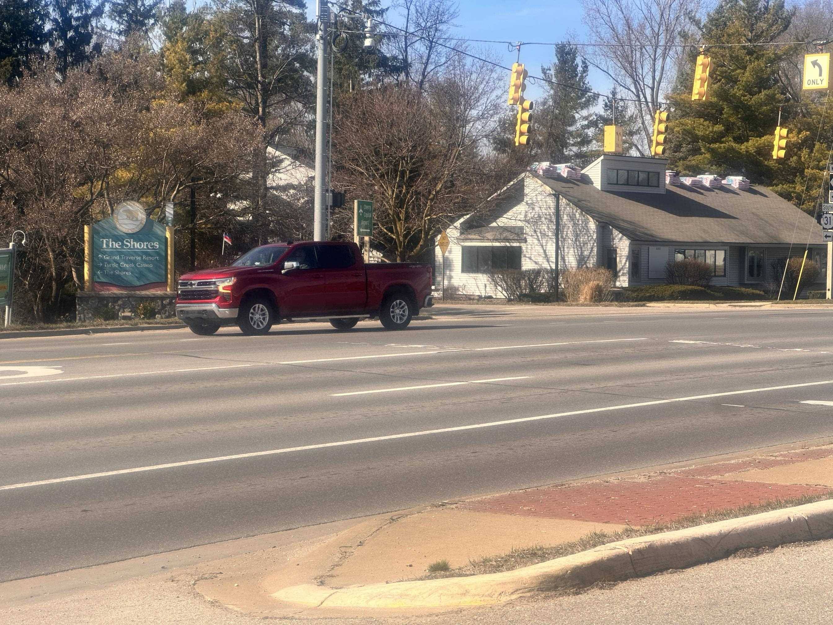 Acme, MI 49610,5957 US-31