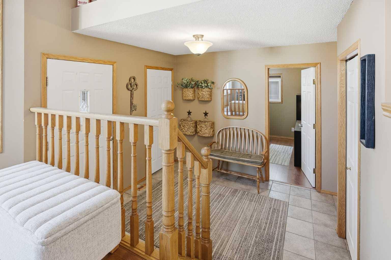 Calgary, AB T3G 4A4,940 Citadel DR NW