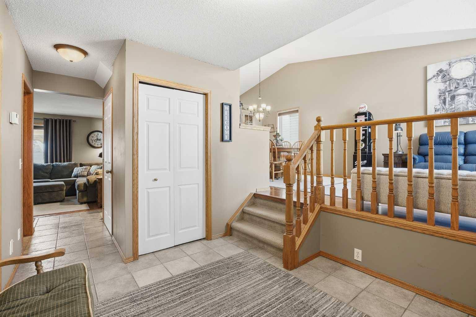 Calgary, AB T3G 4A4,940 Citadel DR NW