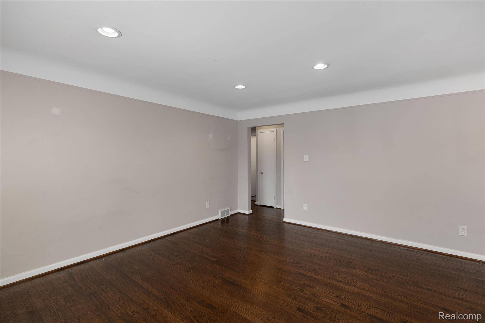 Royal Oak, MI 48073,3221 Shenandoah DR