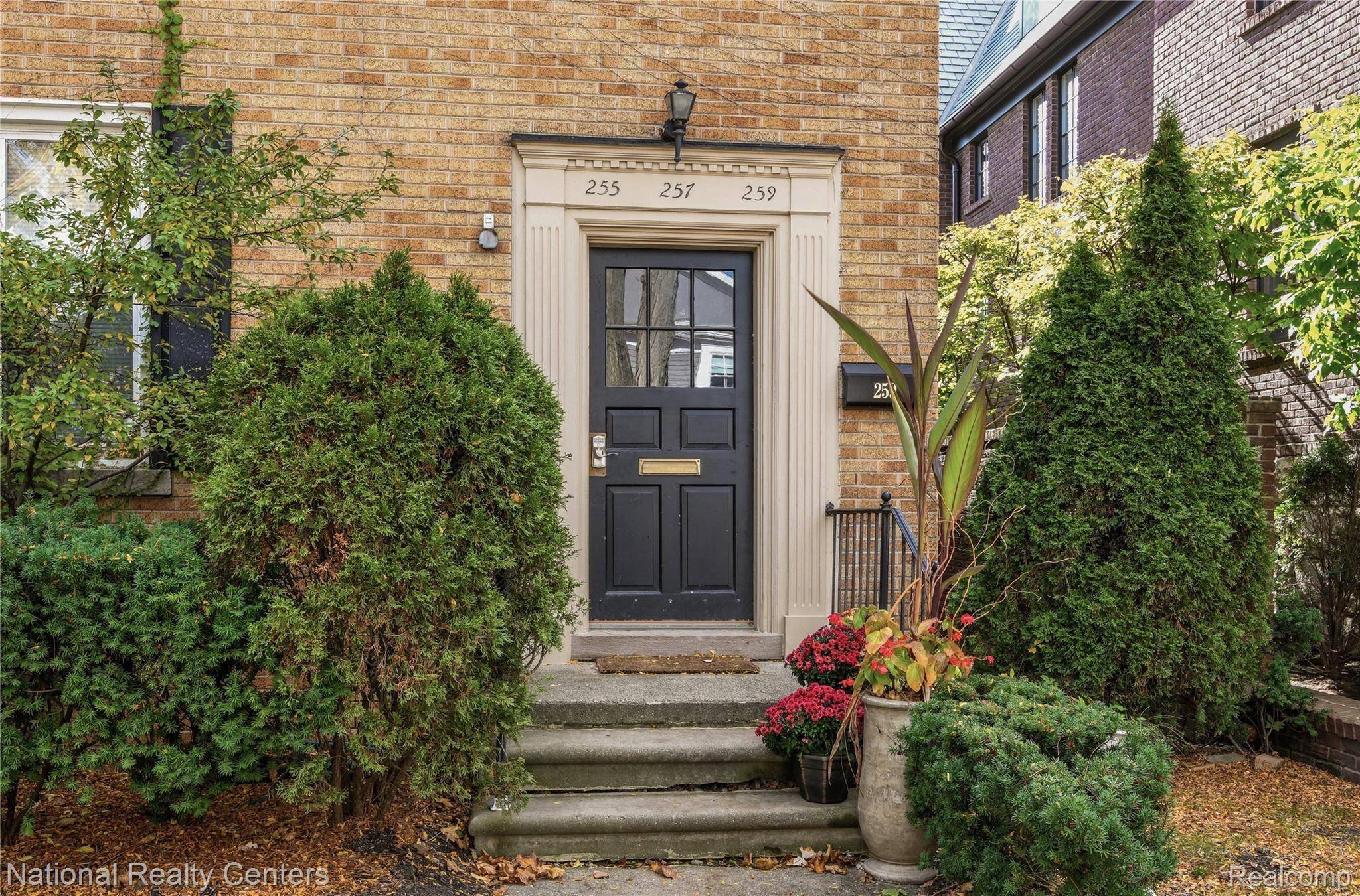 Birmingham, MI 48009,255 W BROWN ST