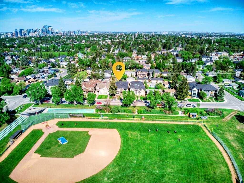 Calgary, AB T3E2M6,3018 30 ST SW