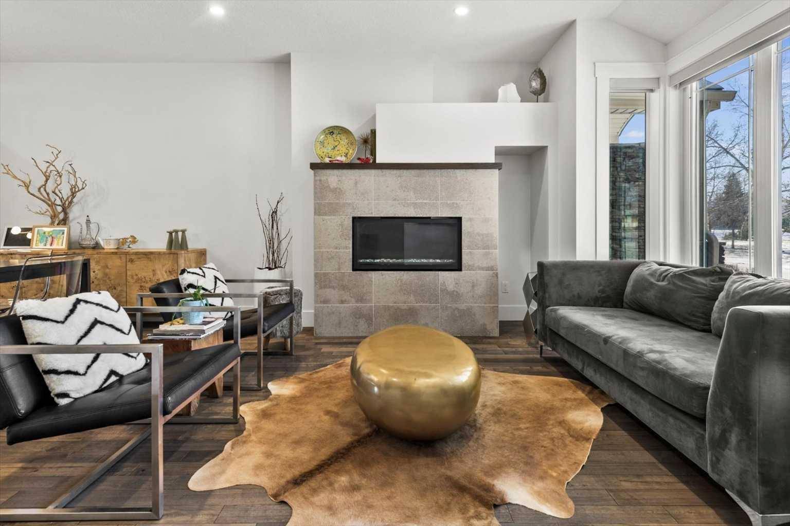 Calgary, AB T3E2M6,3018 30 ST SW