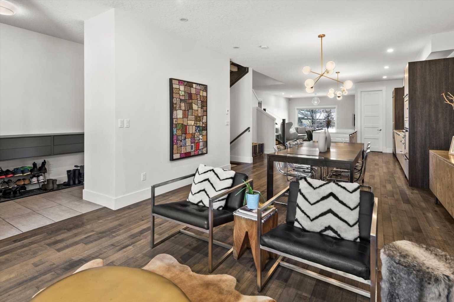 Calgary, AB T3E2M6,3018 30 ST SW