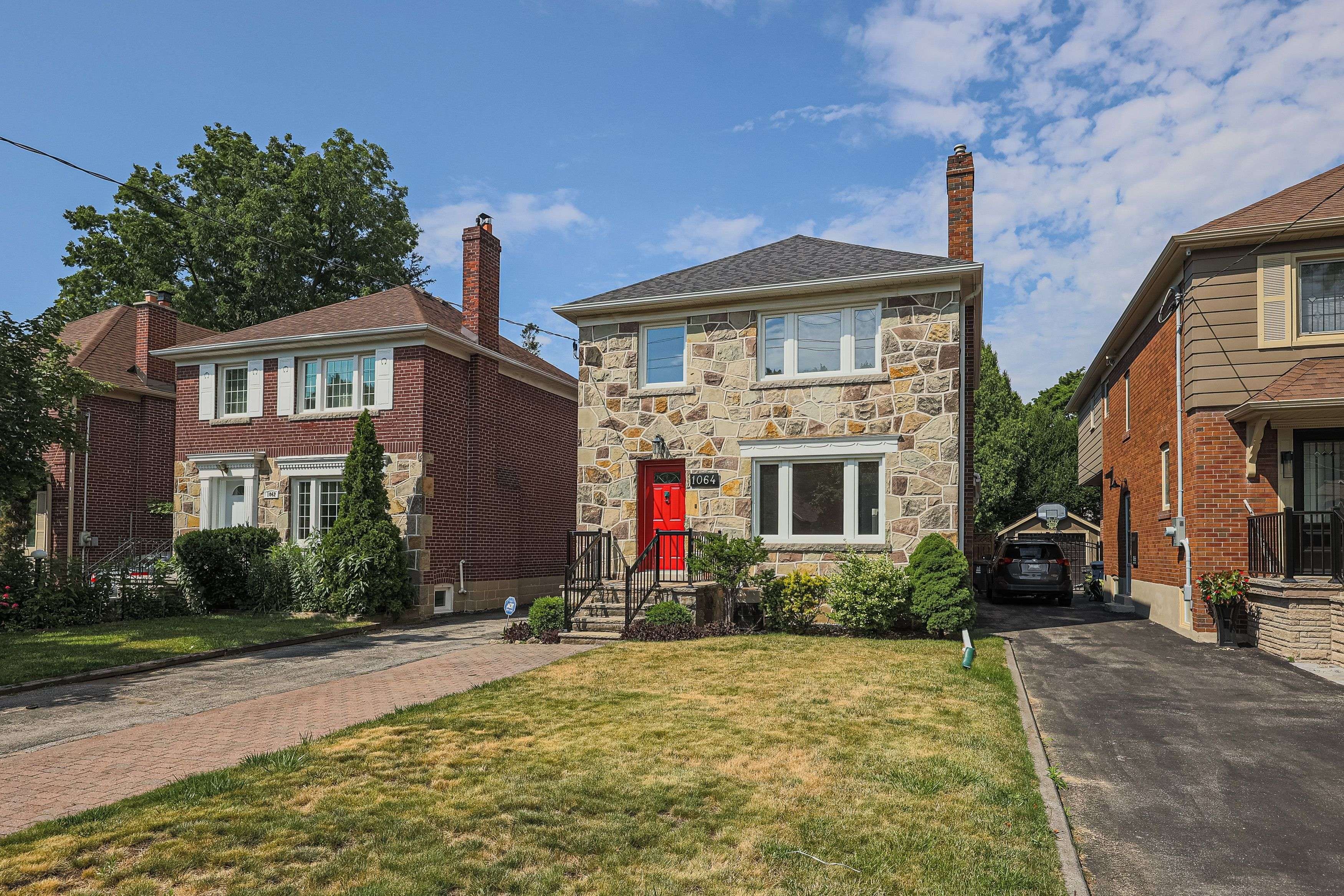 Toronto W08, ON M8X 2G7,1064 Royal York RD