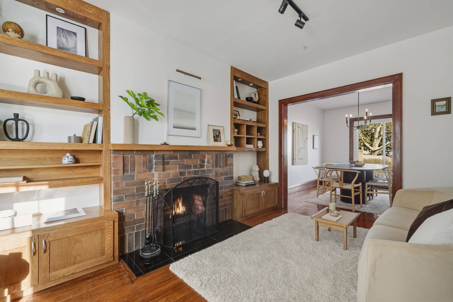 Toronto W06, ON M8V 2L6,27 Albert AVE