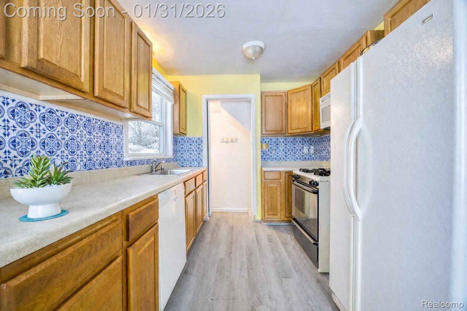 Redford, MI 48240,16635 Macarthur