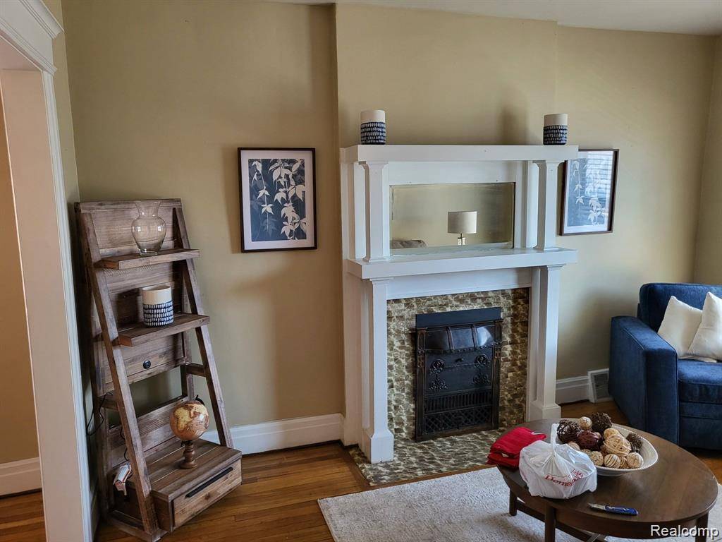 Detroit, MI 48202,8007 3rd ST