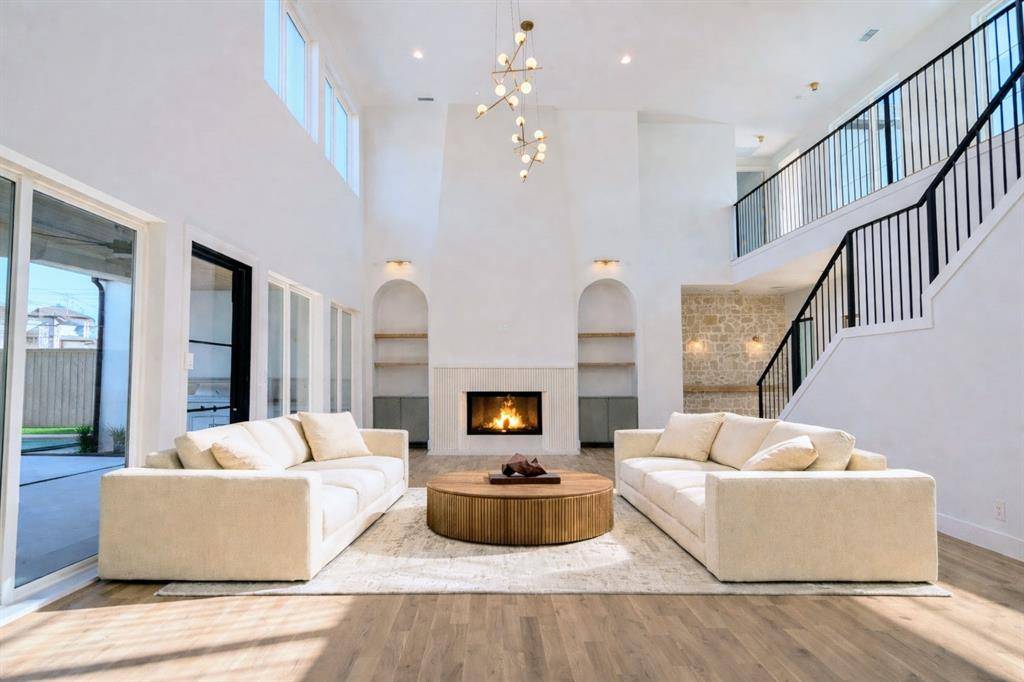 Dallas, TX 75229,3341 Dothan Lane