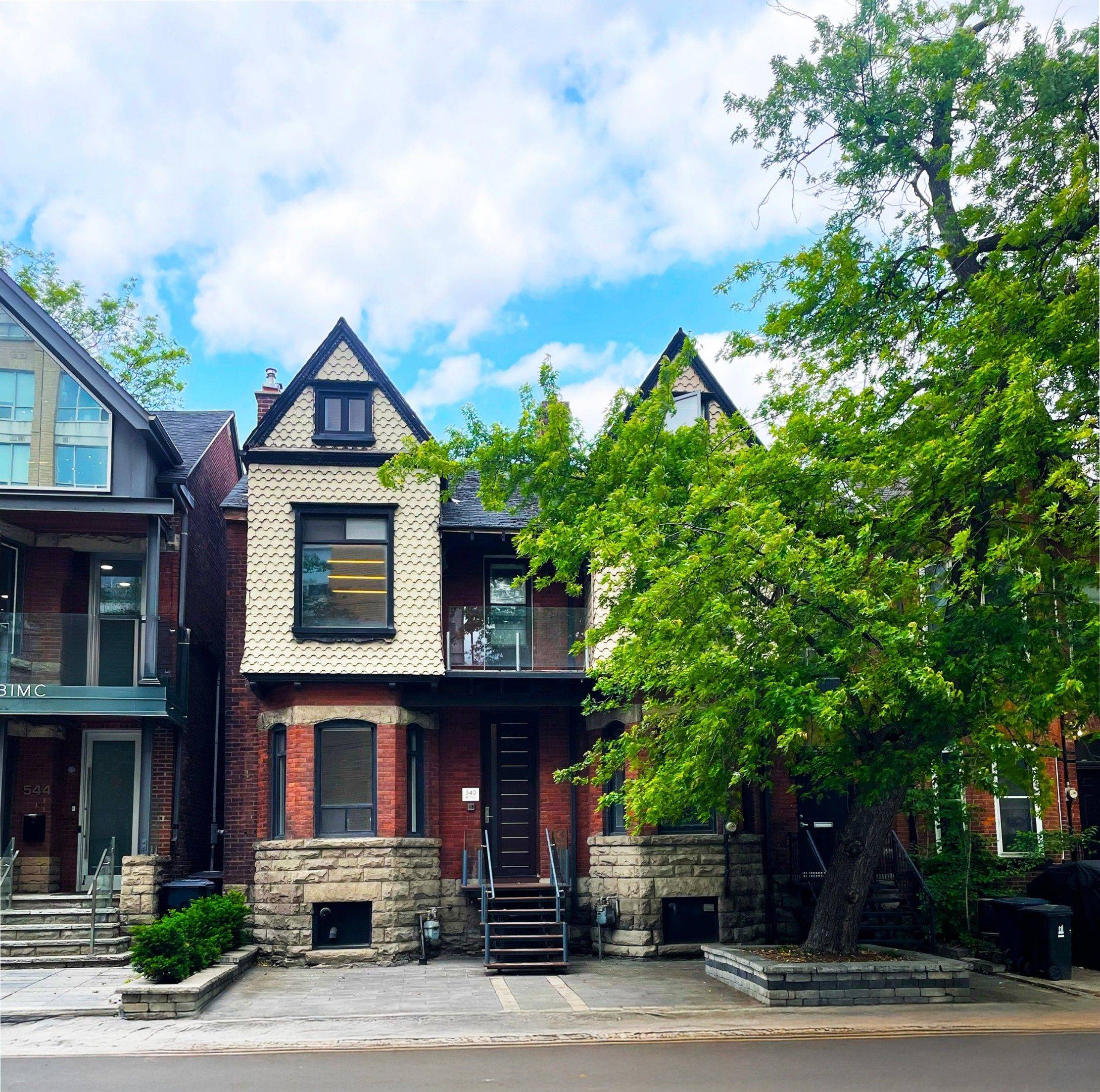 Toronto C01, ON M5V 1Y4,542 Richmond ST W