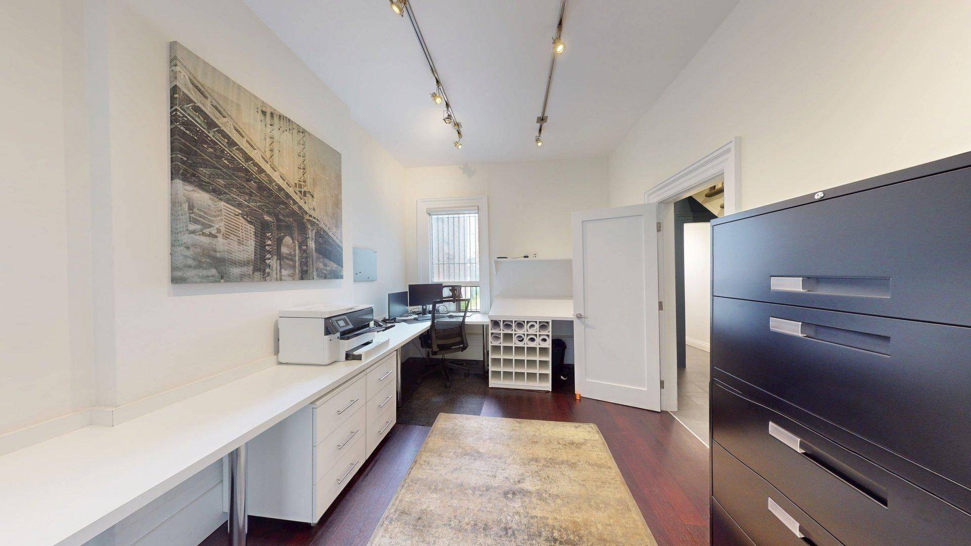 Toronto C01, ON M5V 1Y4,542 Richmond ST W