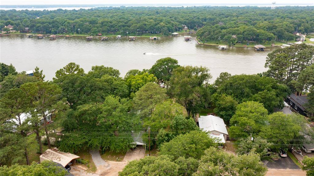 198 Thunderbird Drive, Mabank, TX 75156