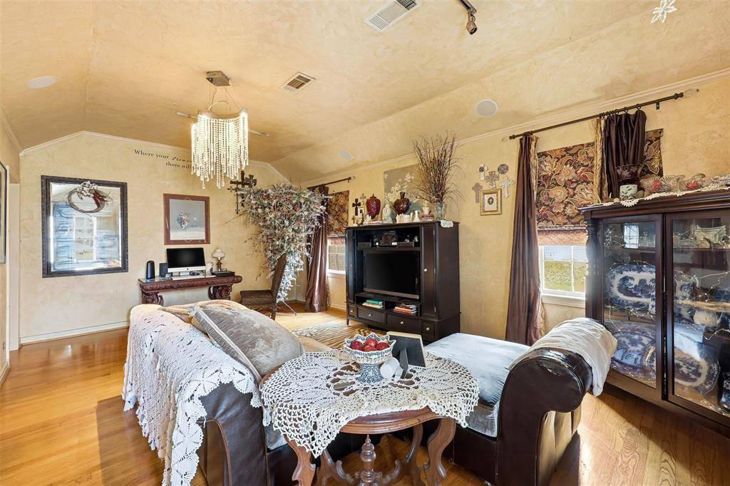 Lancaster, TX 75146,122 E 7th Street