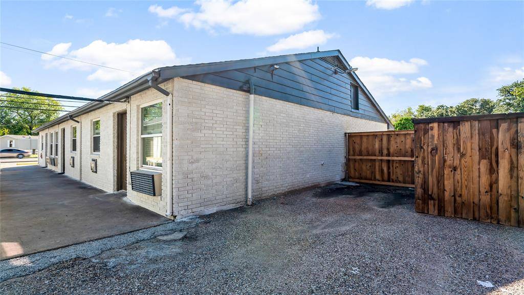 Irving, TX 75061,2001 Carl Road