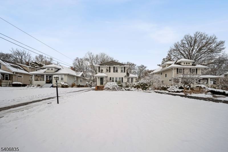 Hawthorne Boro, NJ 07506,367 Van Winkle Avenue