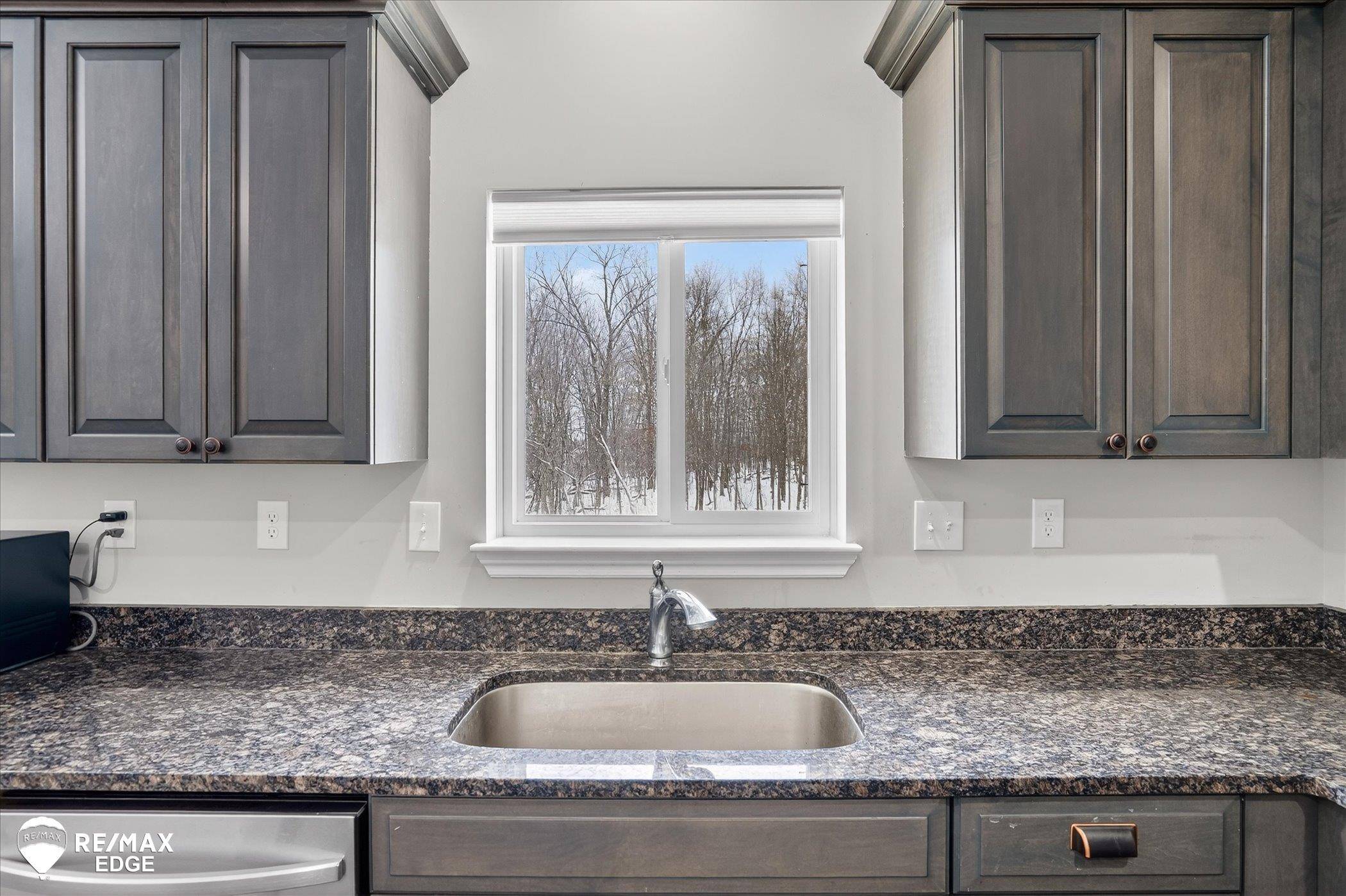 Grand Blanc, MI 48439,8224 Peninsula CIR