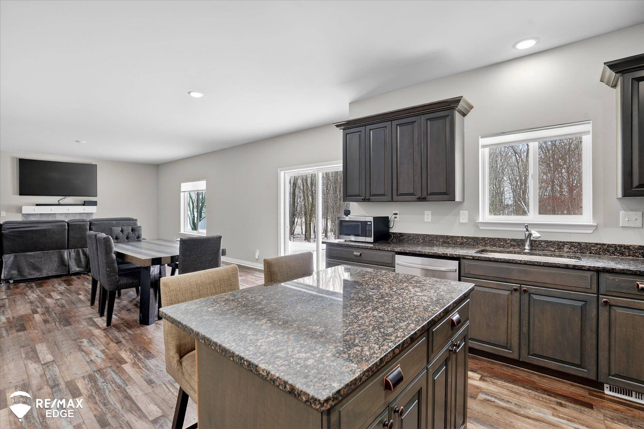 Grand Blanc, MI 48439,8224 Peninsula CIR