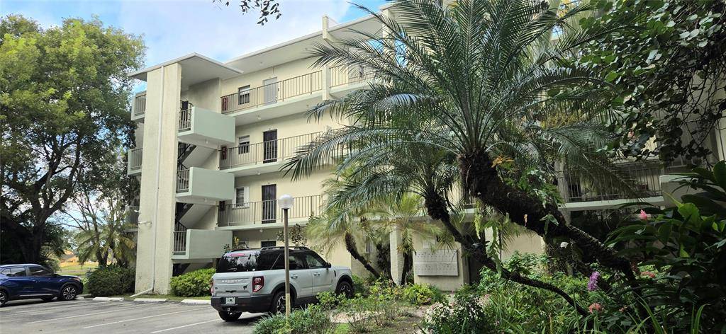 Plantation, FL 33324,8951 N New River Canal Rd #1B