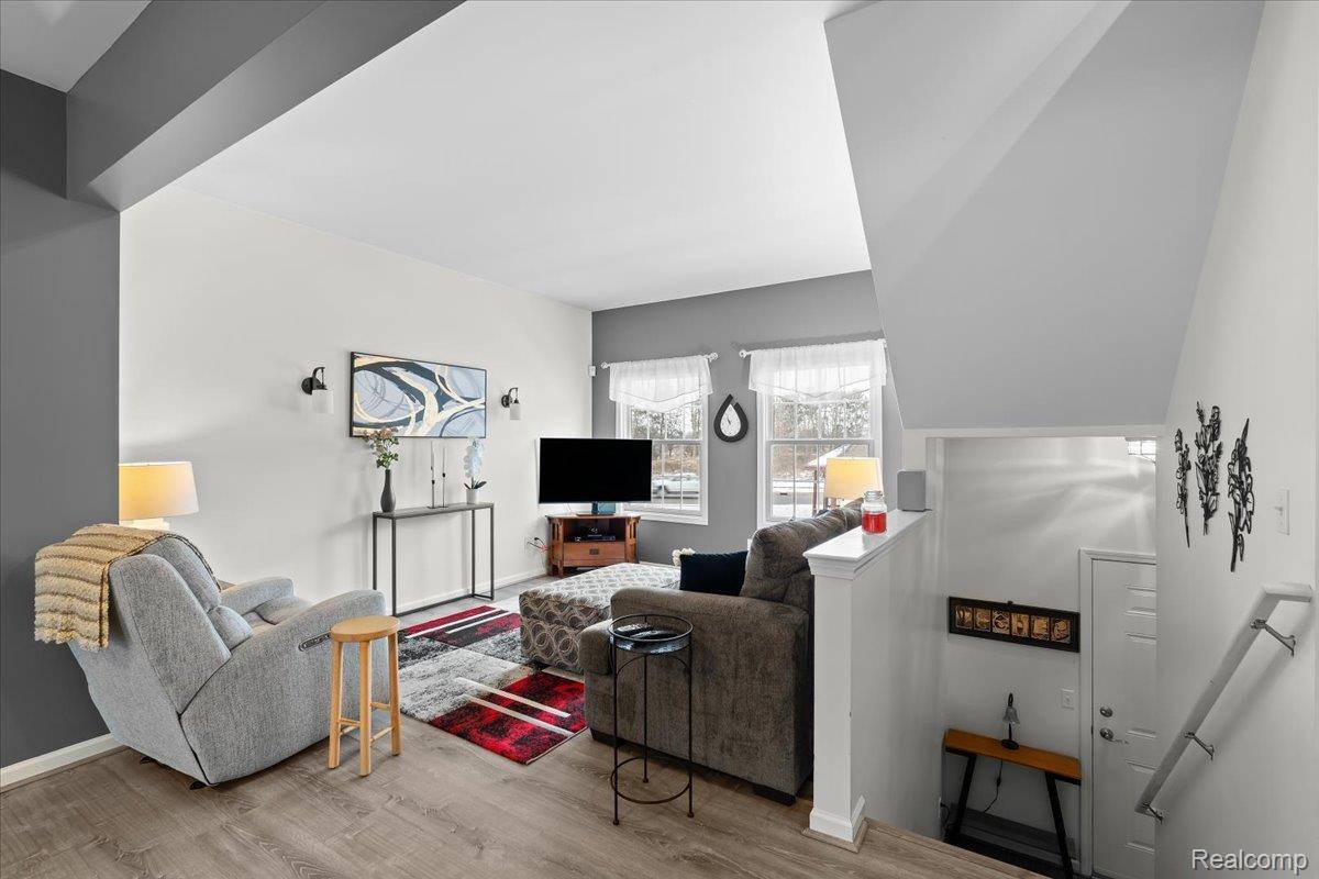 Fenton, MI 48430,732 Eagle DR