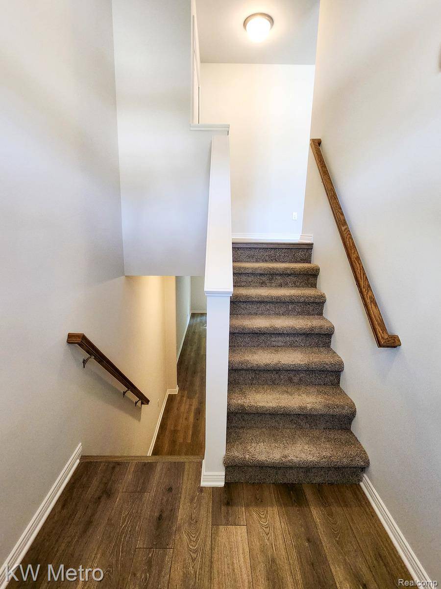 Fenton, MI 48430,320 Whispering Pines DR #21