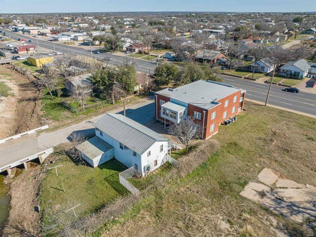 Breckenridge, TX 76424,900 W Walker