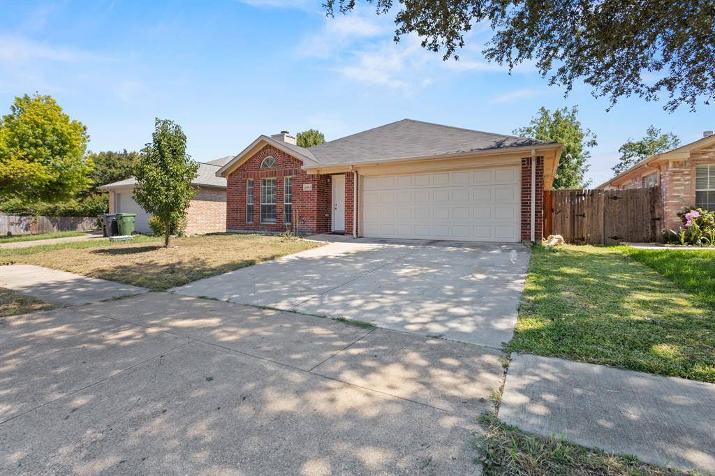 6003 Flyers Lane, Arlington, TX 76018