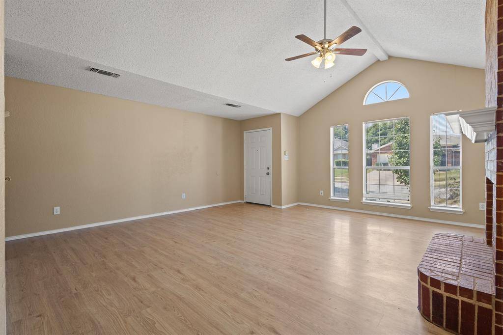 6003 Flyers Lane, Arlington, TX 76018