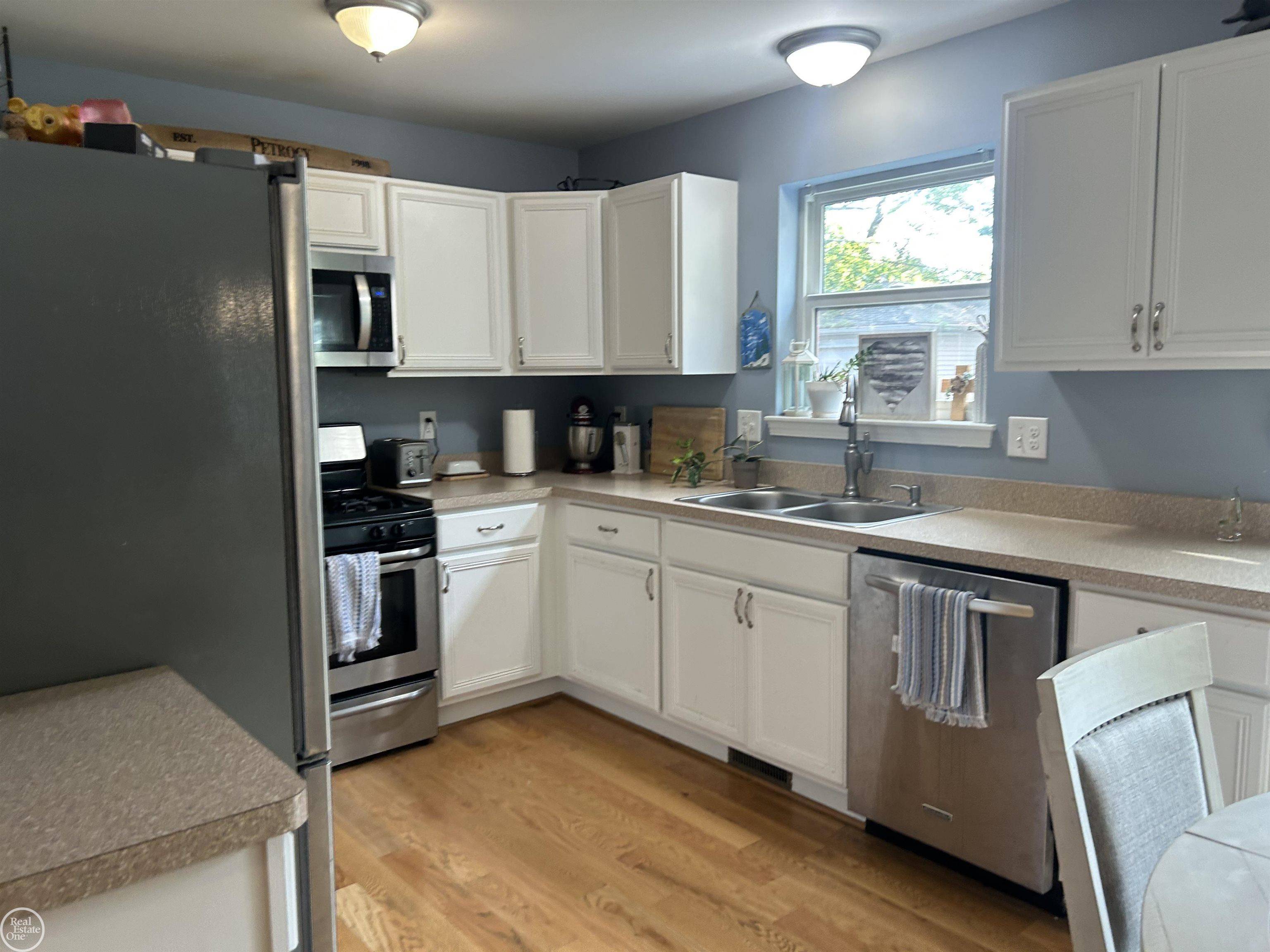 Saint Clair Shores, MI 48080,24923 Rita ST