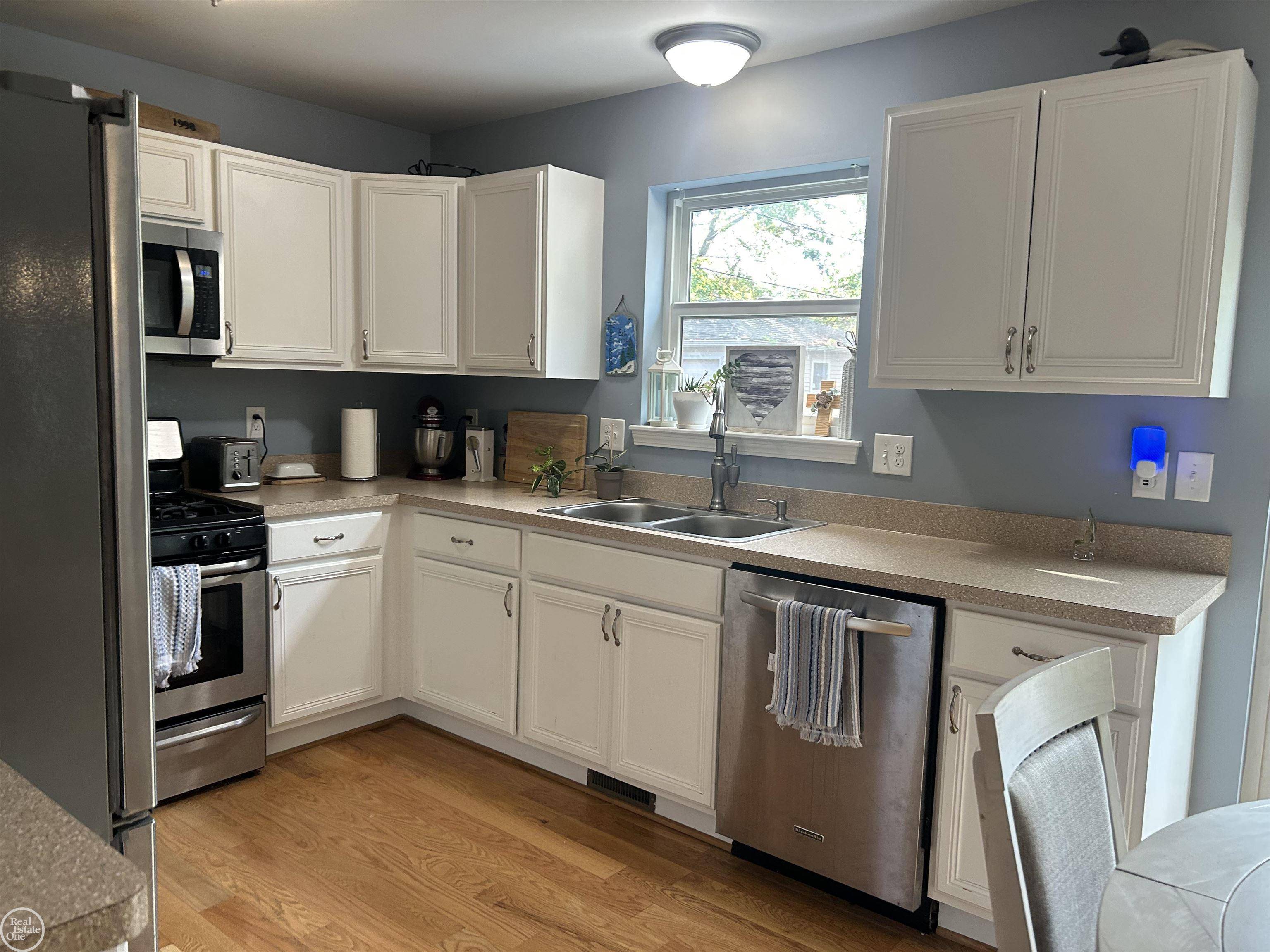 Saint Clair Shores, MI 48080,24923 Rita ST