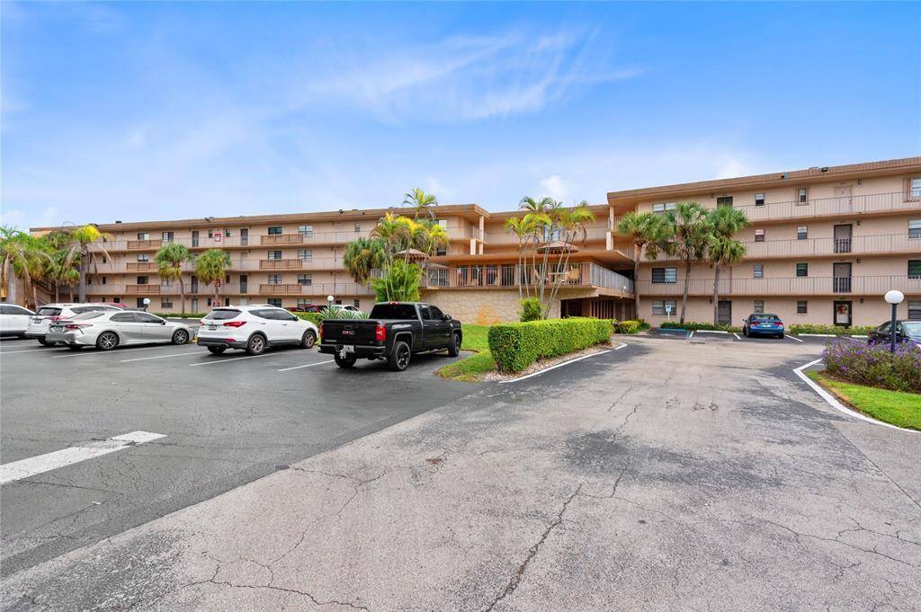 Boca Raton, FL 33428,9300 SW 8th St #422