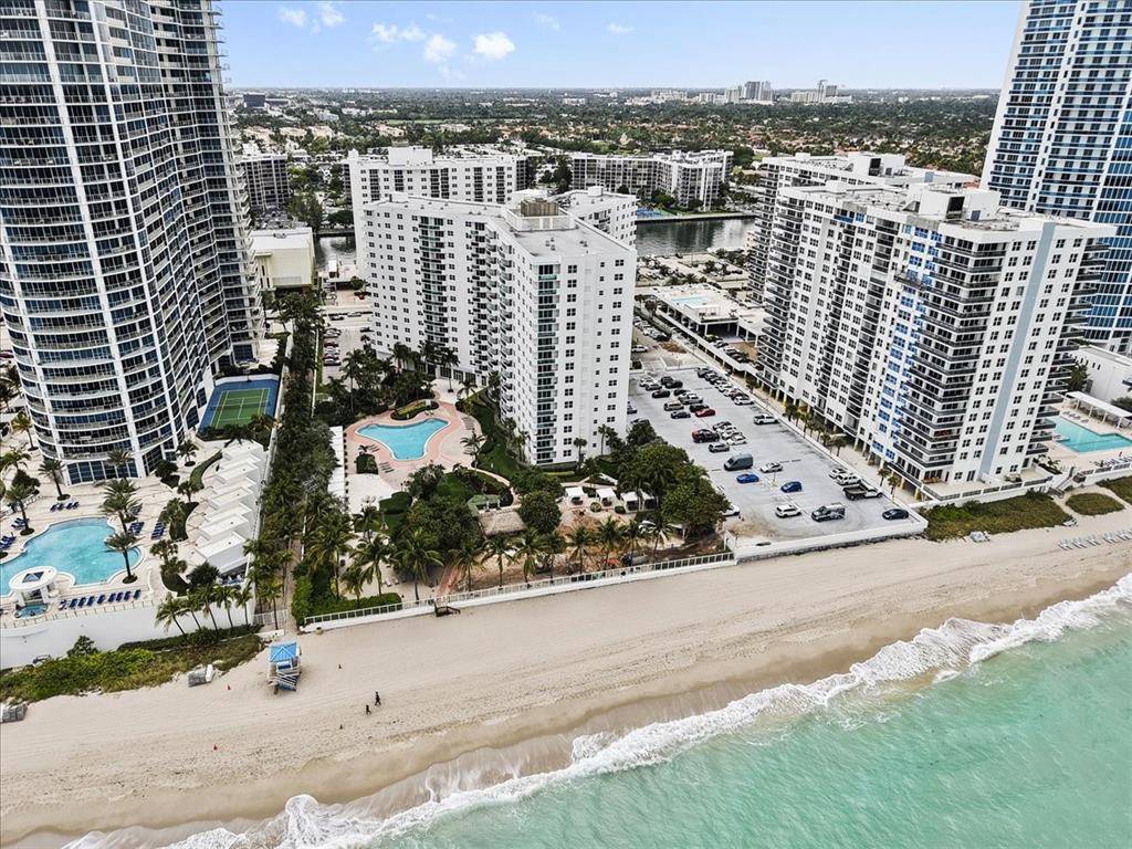 Hollywood, FL 33019,3001 S Ocean Dr #647